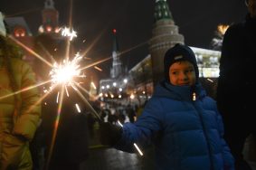 Жители Москвы увидят световое шоу о Новом годе, Рождестве и планете Земля