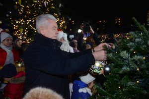 Мэр Москвы Сергей Собянин открыл площадку фестиваля «Путешествие в рождество»
