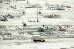 Десятки авиарейсов задержали в Москве