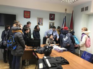 Ознакомительная экскурсия «День открытых дверей» для учащихся ГАОУ ЦО школа №548 г. Москвы в ОБ ДПС ГИБДД УВД по ЮАО ГУ МВД России по г. Москве. Фото: Пресс-служба УВД по ЮАО ГУ МВД России по г. Москве
