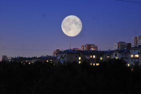 Жители Москвы увидят новогоднее суперлуние