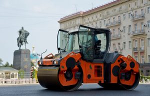 Более 20 миллионов квадратных метров покрытия дорог в Москве обновили за 2017 год