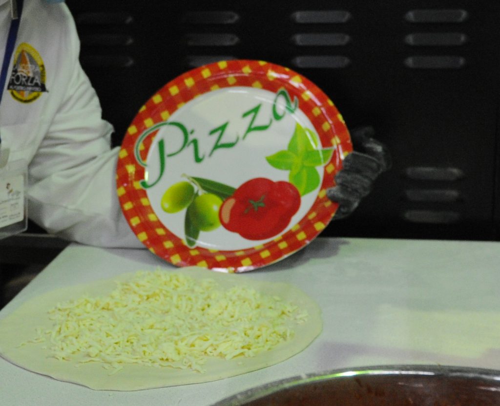 Космонавтам МКС удалось приготовить пиццу в невесомости