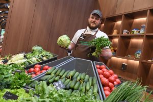 Свежие продукты получат жители трех районов. Фото: Владимир Новиков