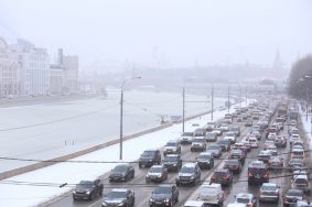 Движение на дорогах Москвы затруднено из-за автобусов с детьми