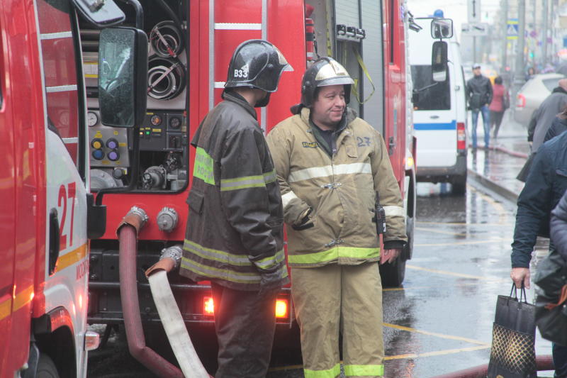 Пожарные потушили возгорание в гаражах на юге Москвы