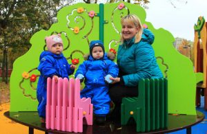 В районе Царицыно на средства от платных парковок благоустроили детские площадки по двум адресам. Фото: Наталия Нечаева, «Вечерняя Москва» В районе Царицыно на средства от платных парковок благоустроили детские площадки по двум адресам. Фото: Наталия Нечаева, «Вечерняя Москва»