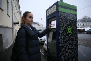На Кировоградской улице появилось два парковочных пространства со шлагбаумами. Фото: Антон Гердо, «Вечерняя Москва» На Кировоградской улице появилось два парковочных пространства со шлагбаумами. Фото: Антон Гердо, «Вечерняя Москва»