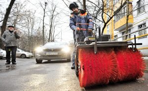 Коммунальщики приступили к расчистке дорог. Фото: архив, «Вечерняя Москва»