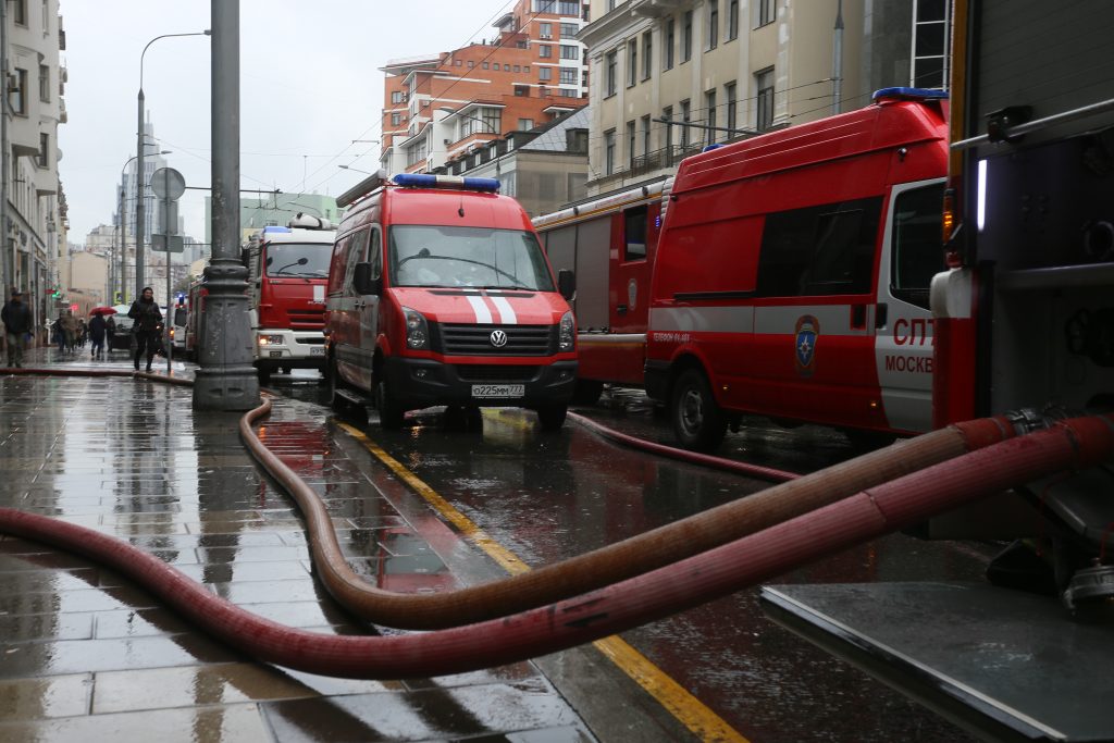 Пожарные ликвидировали возгорание на юге Москвы 