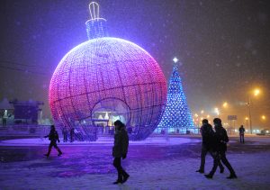 Новогодние елки демонтируют в Москве