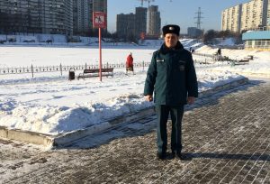 Сотрудники МЧС проводят рейды по местам возможного выхода людей на лед в ЮАО. Фото: Пресс-служба Управления по ЮАО Главного Управления МЧС России по г.Москве