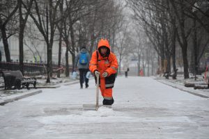 Коммунальные службы вывезли более 450 тысяч кубометров снега. Фото: архив, "Вечерняя Москва" Коммунальные службы вывезли более 450 тысяч кубометров снега. Фото: архив, "Вечерняя Москва"
