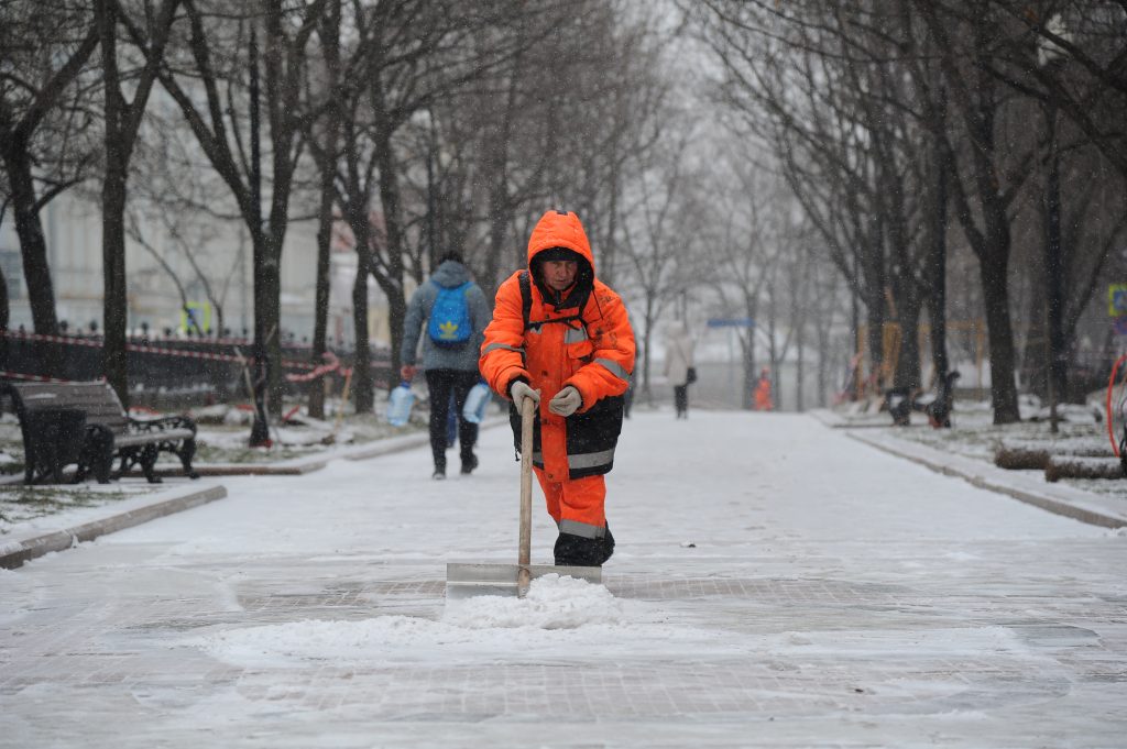 Коммунальные службы вывезли более 450 тысяч кубических метров снега 