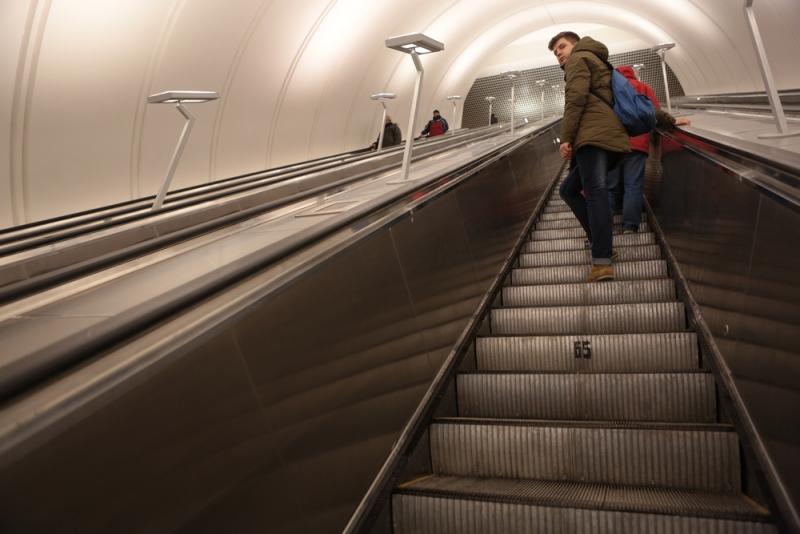 Эскалатор на станции метро «Нахимовский проспект» закрыли на ремонт