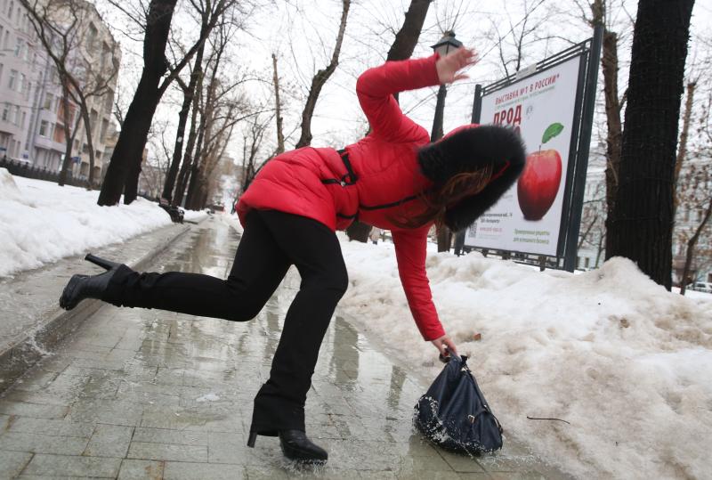 Жителей Москвы предупредили о гололеде утром