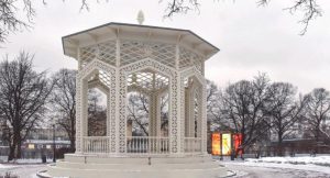 Беседка выполнена в круглой форме, ее высота составляет 9,85 метра, а диаметр – 9,28 метра. Фото: mos.ru