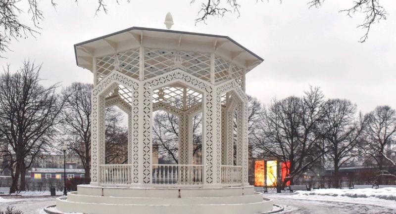 Ажурная беседка открылась для посетителей Парка Горького в Москве