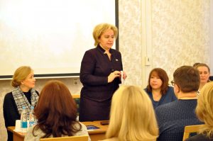 Выступление руководителя Российского общества «Знание» Любови Духаниной на встрече организаторов проекта в Центральной библиотеке №136. Фото предоставлено пресс-службой ЦБС ЮАО Выступление руководителя Российского общества «Знание» Любови Духаниной на встрече организаторов проекта в Центральной библиотеке №136. Фото предоставлено пресс-службой ЦБС ЮАО