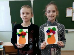 Ребята 3 «Т» класса сделали поздравительные открытки к 8 Марта для бабушек из домов-интернатов. Фото: предоставлено школой №630 Ребята 3 «Т» класса сделали поздравительные открытки к 8 Марта для бабушек из домов-интернатов. Фото: предоставлено школой №630