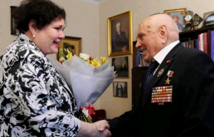 Алексея Ботяна поздравили со 101-летием и поблагодарили за верную службу Родине. Фото: Пелагия Замятина, «Вечерняя Москва» Алексея Ботяна поздравили со 101-летием и поблагодарили за верную службу Родине. Фото: Пелагия Замятина, «Вечерняя Москва»