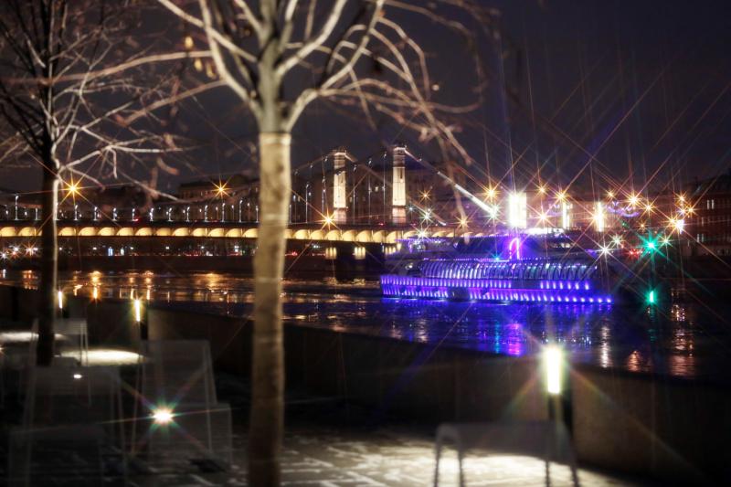 Набережную Москвы-реки оборудуют фонарями и торшерами