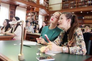 Читателей библиотек Южного округа приглашают к участию в акции «Дарите книги с любовью!». Фото: архив, «Вечерняя Москва» Читателей библиотек Южного округа приглашают к участию в акции «Дарите книги с любовью!». Фото: архив, «Вечерняя Москва»