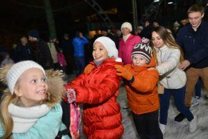 Эстафету на коньках организовали для детей в районе Чертаново Северное. Фото: архив, «Вечерняя Москва»