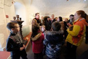 Школьникам провели исторические экскурсии в музеях. Фото: Максим Аносов, «Вечерняя Москва» Школьникам провели исторические экскурсии в музеях. Фото: Максим Аносов, «Вечерняя Москва»