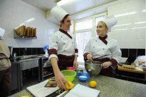 Воспитанница колледжа «Царицыно» приняла участие в кулинарном шоу. Фото: Светлана Колоскова