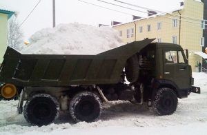 Военную технику вывели на улицы Москвы для уборки снега