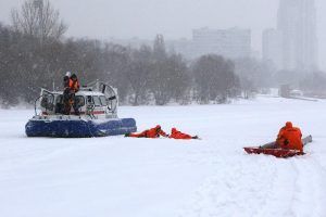 Водные спасатели провели занятие со слушателями Академии ГПС МЧС. Фото: Управление по ЮАО Департамента ГОЧСиПБ