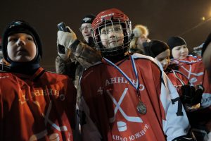 Детская дворовая команда по хоккею «Аннино» стала призером городской лиги. Фото: Максим Аносов, «Вечерняя Москва»