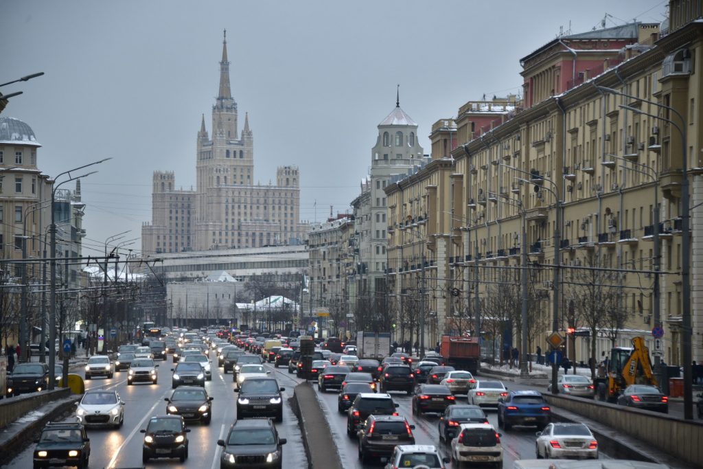 На дорогах Москвы в преддверии 8 Марта образовались заторы