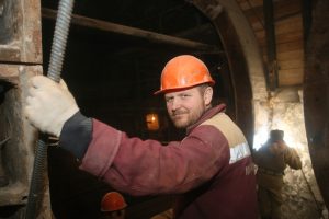 Зарплату строителей метро проиндексируют на 15 процентов. Фото: архив, «Вечерняя Москва» Зарплату строителей метро проиндексируют на 15 процентов. Фото: архив, «Вечерняя Москва»