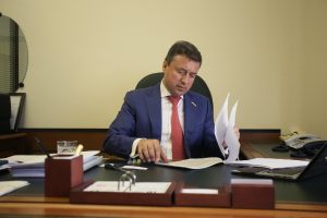 заместителя председателя Комитета Госдумы по безопасности и противодействию коррупции Анатолия Выборного