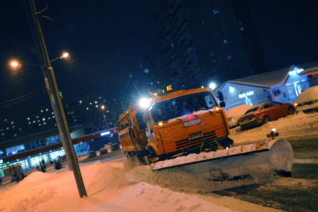 Последствия снегопада: сугробы в Москве вырастут до полуметра