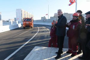 Мэр Москвы 16 марта открыл движение по новой эстакаде в районе улицы Маршала Савицкого. Фото: Владимир Новиков, «Вечерняя Москва»