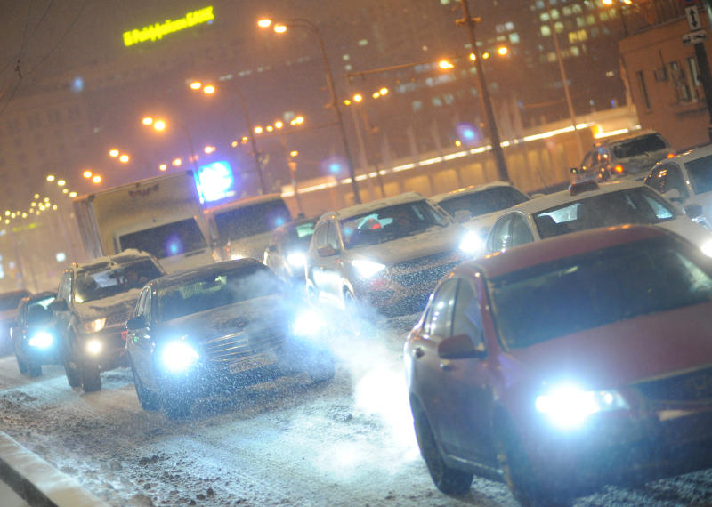 Столичных автолюбителей призвали соблюдать правила дорожного движения в снегопад
