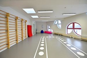 Спортивный зал со станками. Фото: сайт Стройкомплекса Спортивный зал со станками. Фото: сайт Стройкомплекса