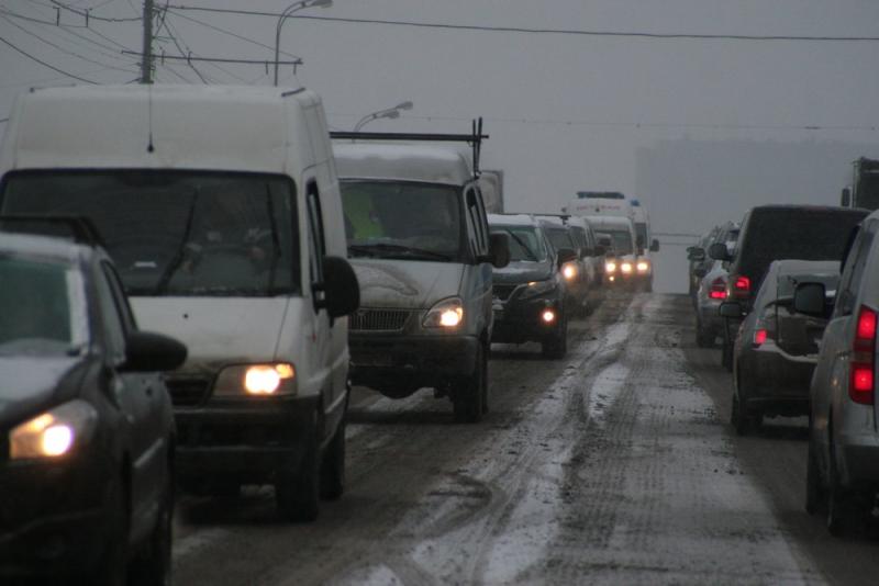 ЦОДД попросил водителей в Москве отказаться от поездок за рулем