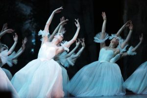 В Бирюлеве Восточном выступят артисты шоу-балета «Голливуд». Фото: архив, «Вечерняя Москва»