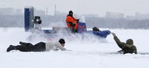 Вскрытие ледового покрова на внутренних водоемах прогнозируется в последней декаде марта - начале апреля . Фото: "Вечерняя Москва"