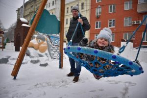 В Чертанове Центральном за счет от платных парковок проводится благоустройство детских площадок и уличных территорий. Фото: Антон Гердо, «Вечерняя Москва»