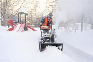 Почти 30 тысяч человек привлечено к уборке улиц Москвы от снега. Фото: Пелагия Замятина, «Вечерняя Москва»