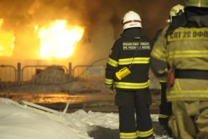 Возникший 27 февраля на Шипиловской улице пожар. Фото: Пелагия Замятина, «Вечерняя Москва»
