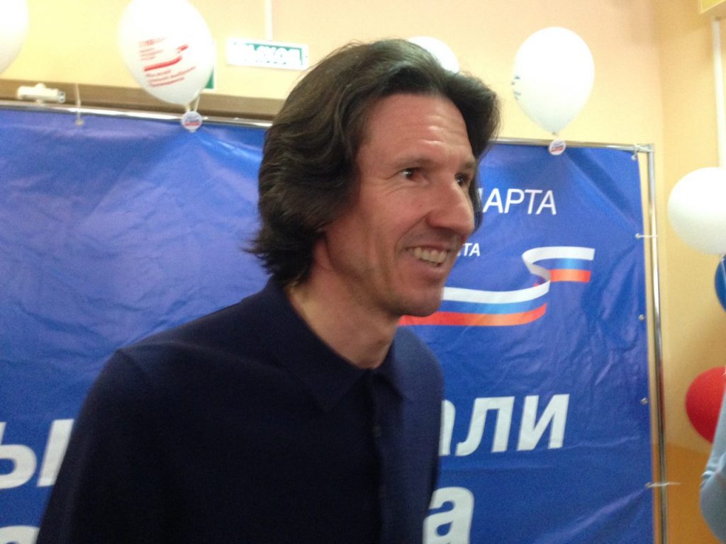 Алексей Смертин встретился с избирателями на участке в Южном округе