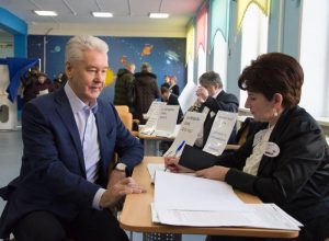 Мэр Москвы Сергей Собянин отдал свой голос предпочитаемому кандидаты в президенты России. Фото: Владимир Новиков, «Вечерняя Москва»
