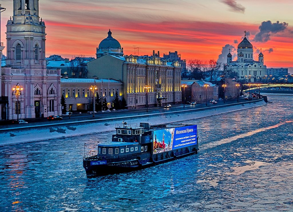 Водные прогулки стартуют по Москве-реке
