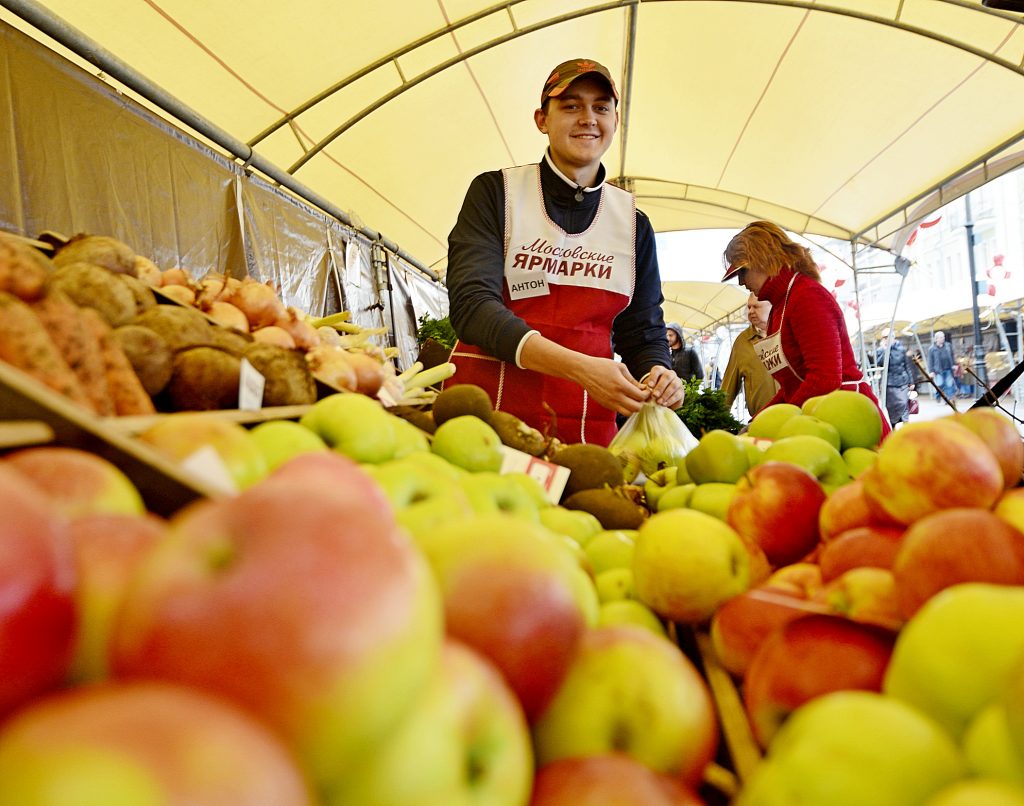 Продукцию реализуют фермеры со всей страны. Фото: Наталья Феоктистова